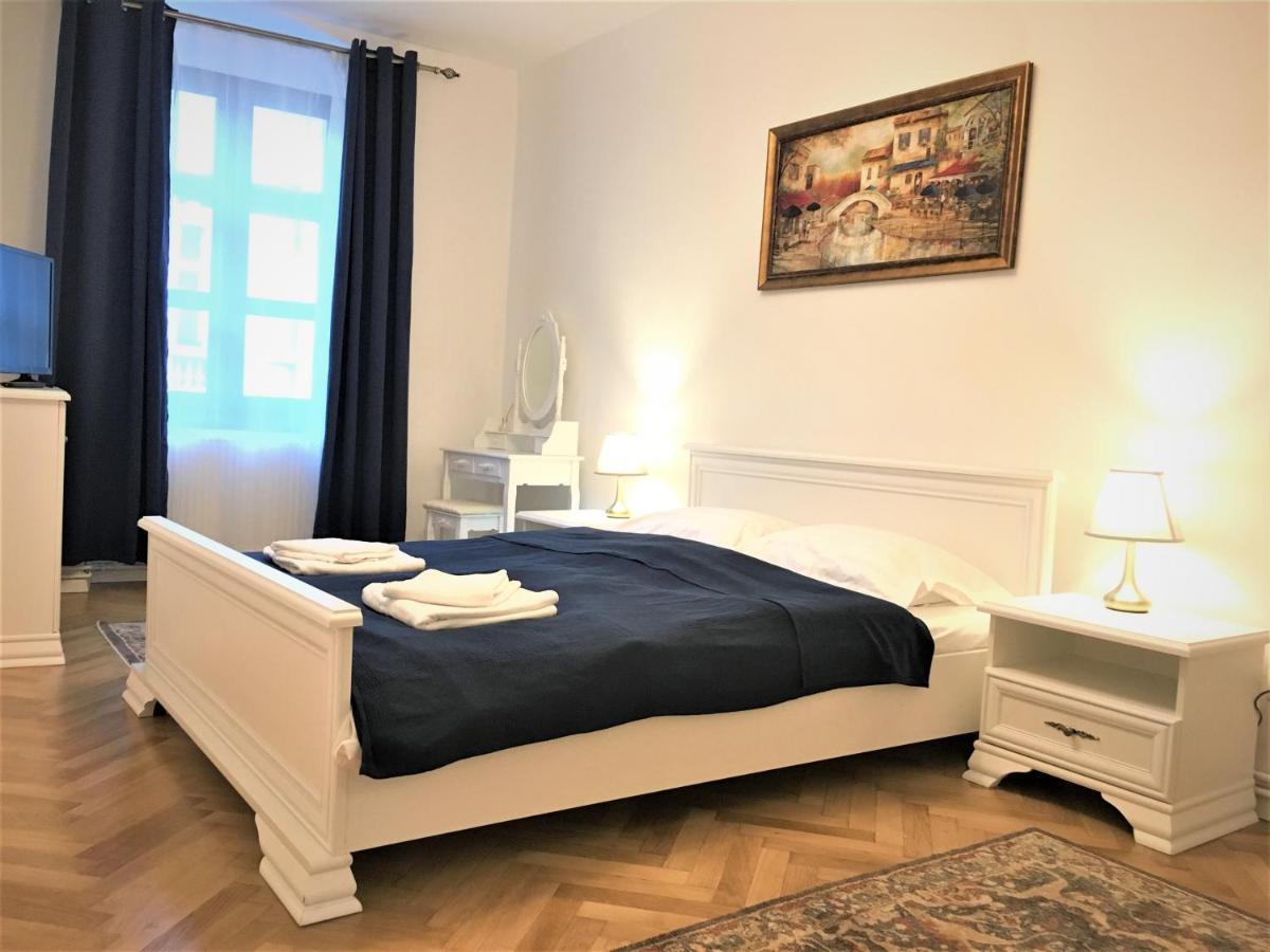 White Wolf Apartment Braşov Dış mekan fotoğraf